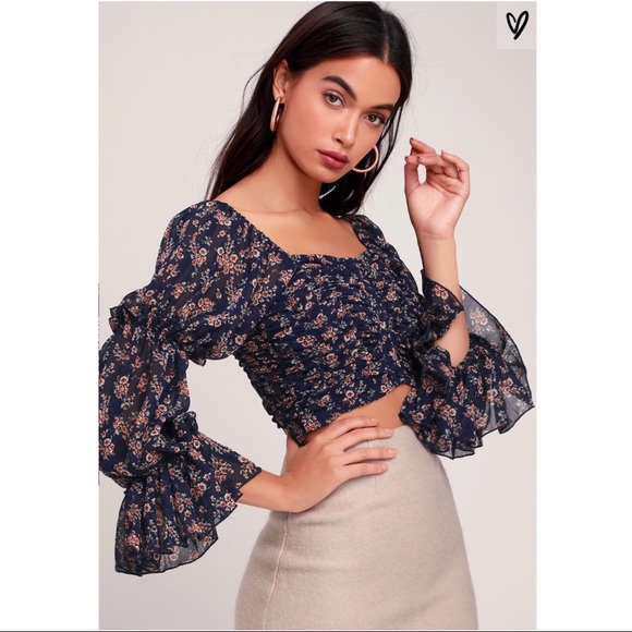 Lulu’s long sleeve crop top. - Picture 1 of 6